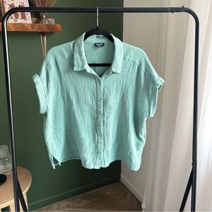 Universal Thread Light Green Button-Down Shirt